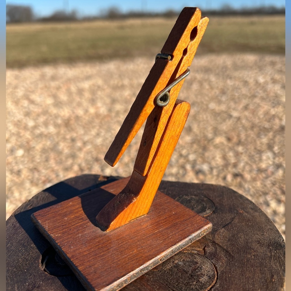 Primitive Vintage Wood Clothes Pin Note Card Recipe Holder Desk Clip